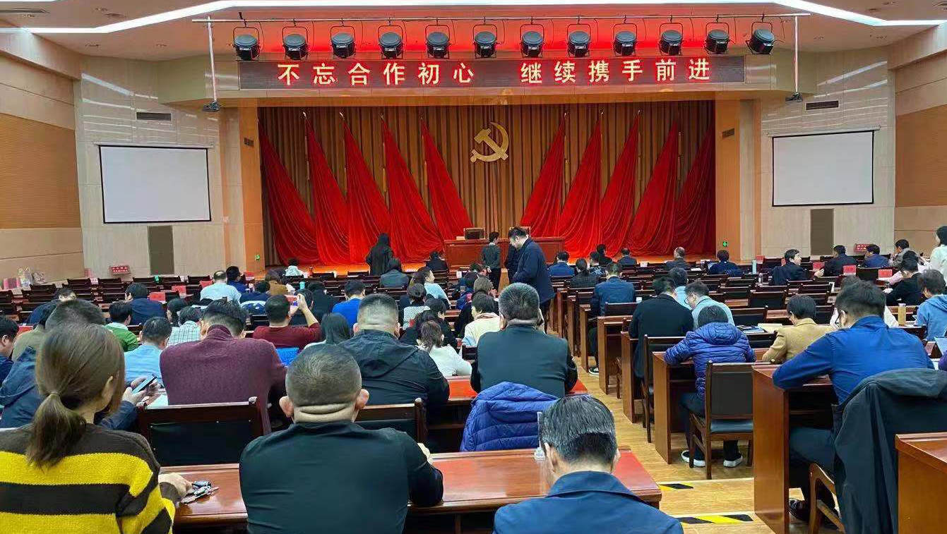 韓曉峰、張興華參加全市民主黨派和黨外人士培訓(xùn)班